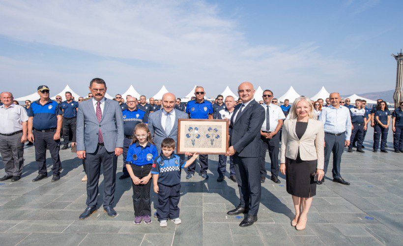 İzmir Büyükşehir Belediye Başkanı