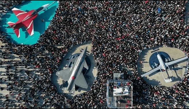 İzmir Çiğli Havalimanı’ndaki festival, 1