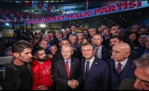 CHP’de bir devir kapandı! Kılıçdaroğlu görevi Özgür Özel’e devretti