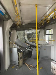 İzmir’de Metro Hattan Çıktı!