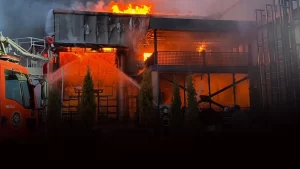 Porselen fabrikasında çıkan yangın kontrol altına alındı