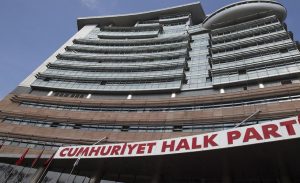 CHP’de kritik MYK öncesi ortalık karıştı: 14. katta İzmir kavgası