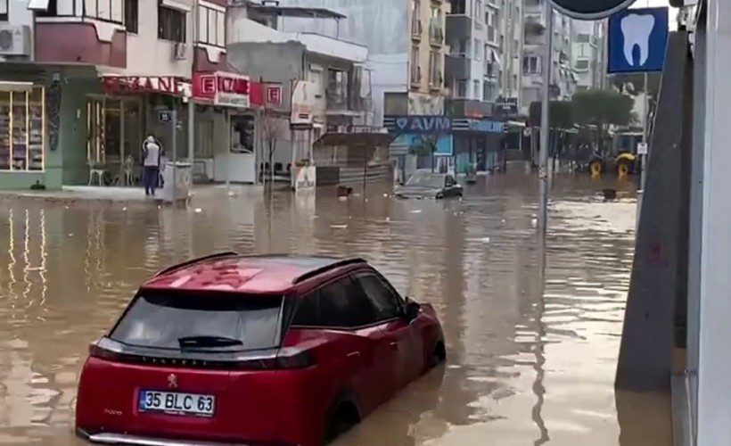 İzmir’de etkili olan sağanak