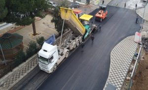 Menderes’te yoğun yol çalışması