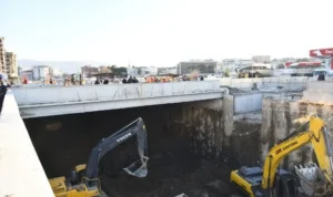 MENEMEN TRAFİĞİN DE RAHATLAMAYA AZ KALDI, BATTI ÇIKTI DA IŞIK GÖRÜNDÜ.