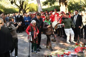 Başkan Tugay’dan Zübeyde Hanım’ın mezarı başında 8 Mart mesajı…