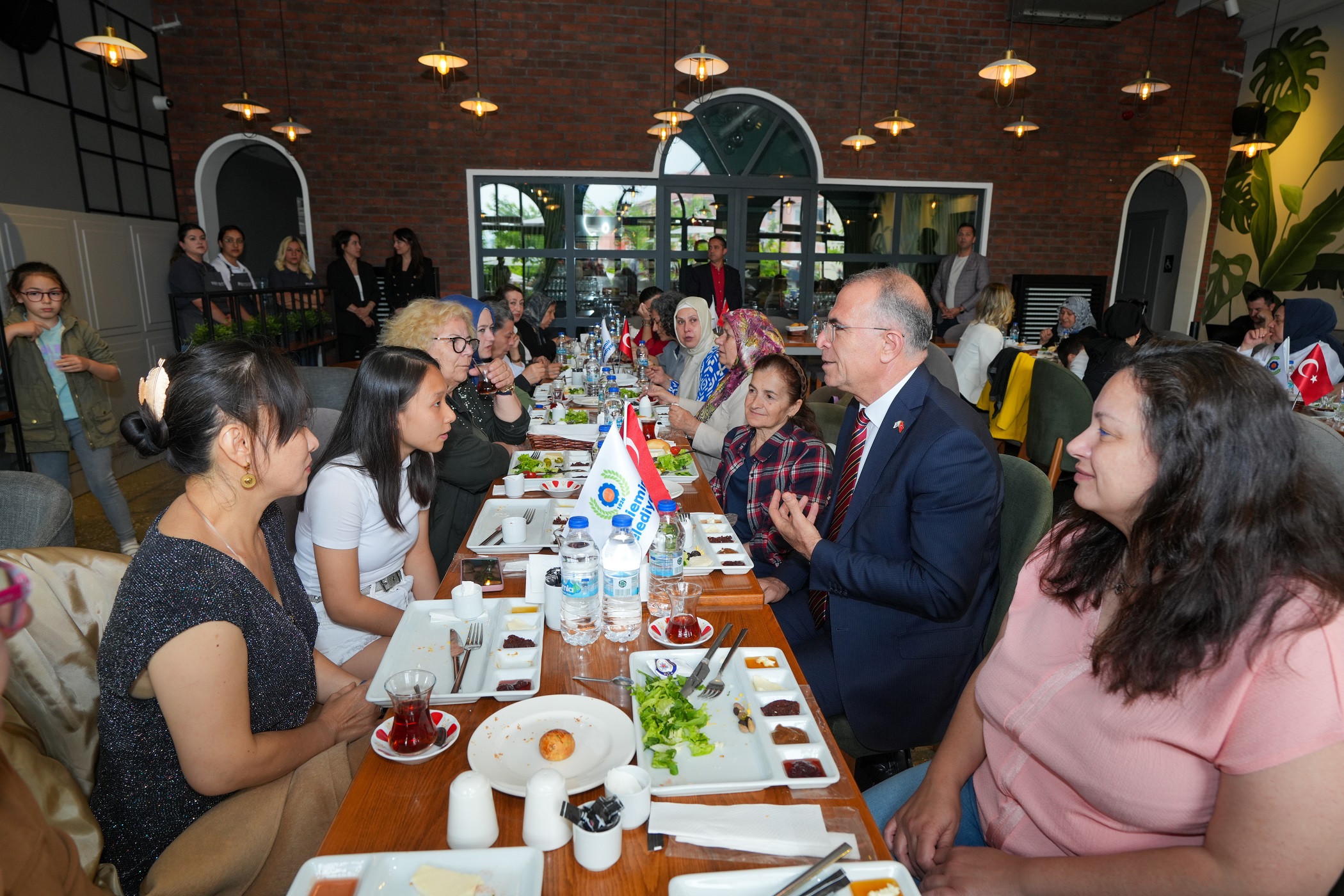 Gaziemir Belediyesi’nin Anneler Günü’nde