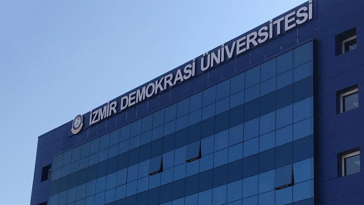 2016 yılında İzmir Üniversitesi