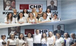 CHP Konak’lı kadınlardan devir teslim töreni