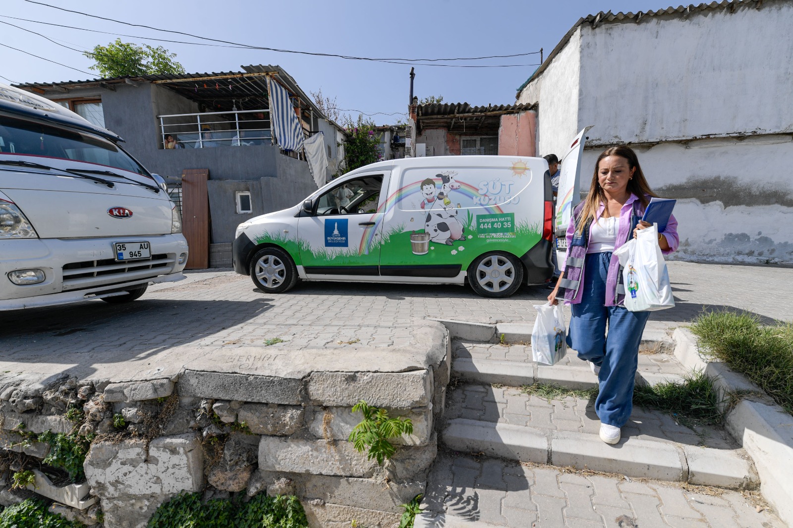 İzmir’de çocuklara süt içme