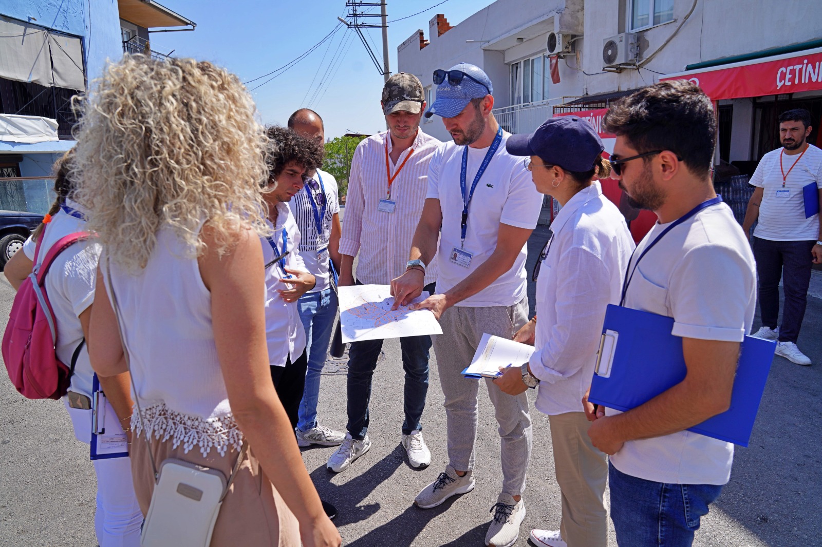 İzmir SAHA ekipleri mahallelerde, “Sokakta analiz, hizmette adalet”