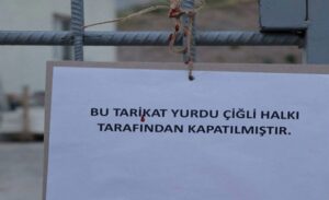 Çiğli’de yurttaşlar, tarikat yurdunun kapısına mühür vurdu