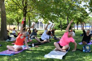 Çiğlide Kadınlar Güne Açık Havada Yoga Yaparak Başlıyor