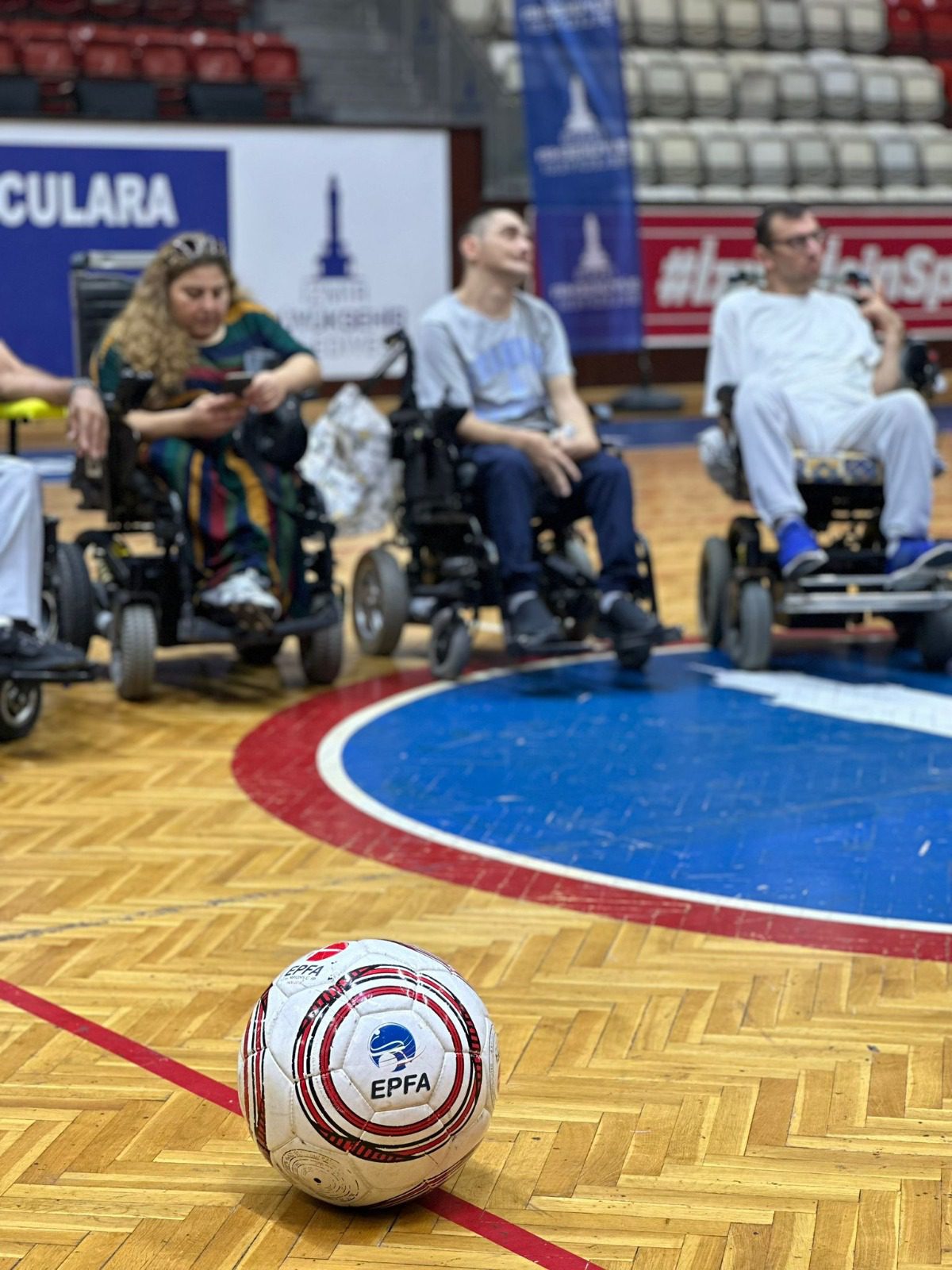 Engeller tekerlekli sandalye futbolu ile kalktı