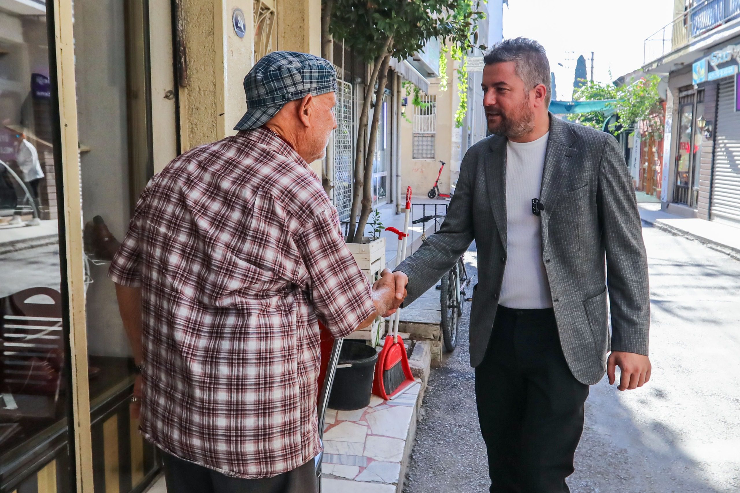 Belediye Başkanı Görkem Duman’dan, Buca’nın en eski kunduracısına ziyaret