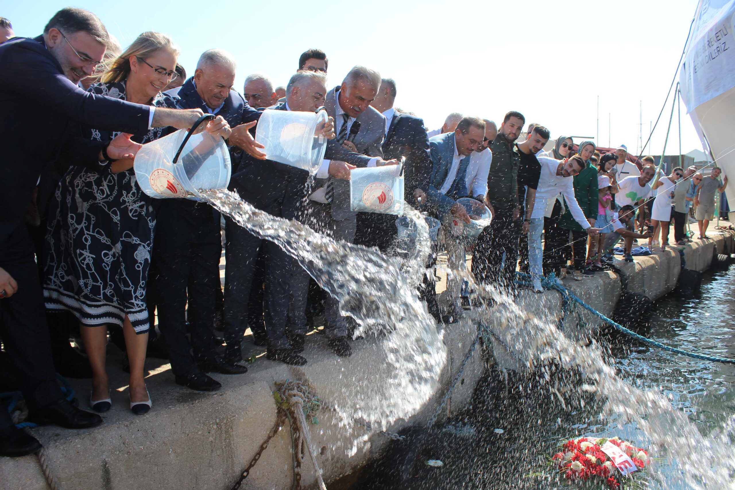 İZMİR’DE BALIK SEZONU TÖRENLE AÇILDI