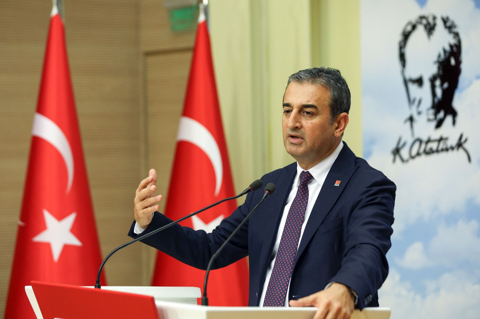 BURHANETTİN BULUT: “SARAYIN 1 GÜNLÜK HARCAMASI 3 BİN 526 ASGARİ ÜCRETLİNİN, 4 BİN 797 EMEKLİNİN MAAŞI”