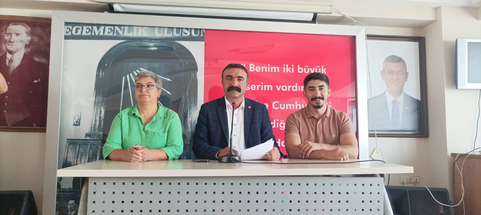 AK PARTİ ÇİĞLİ’NİN ÇÖPÜNE DEĞİL, ÇÖPTEN EKMEK TOPLAYANA BAKSIN