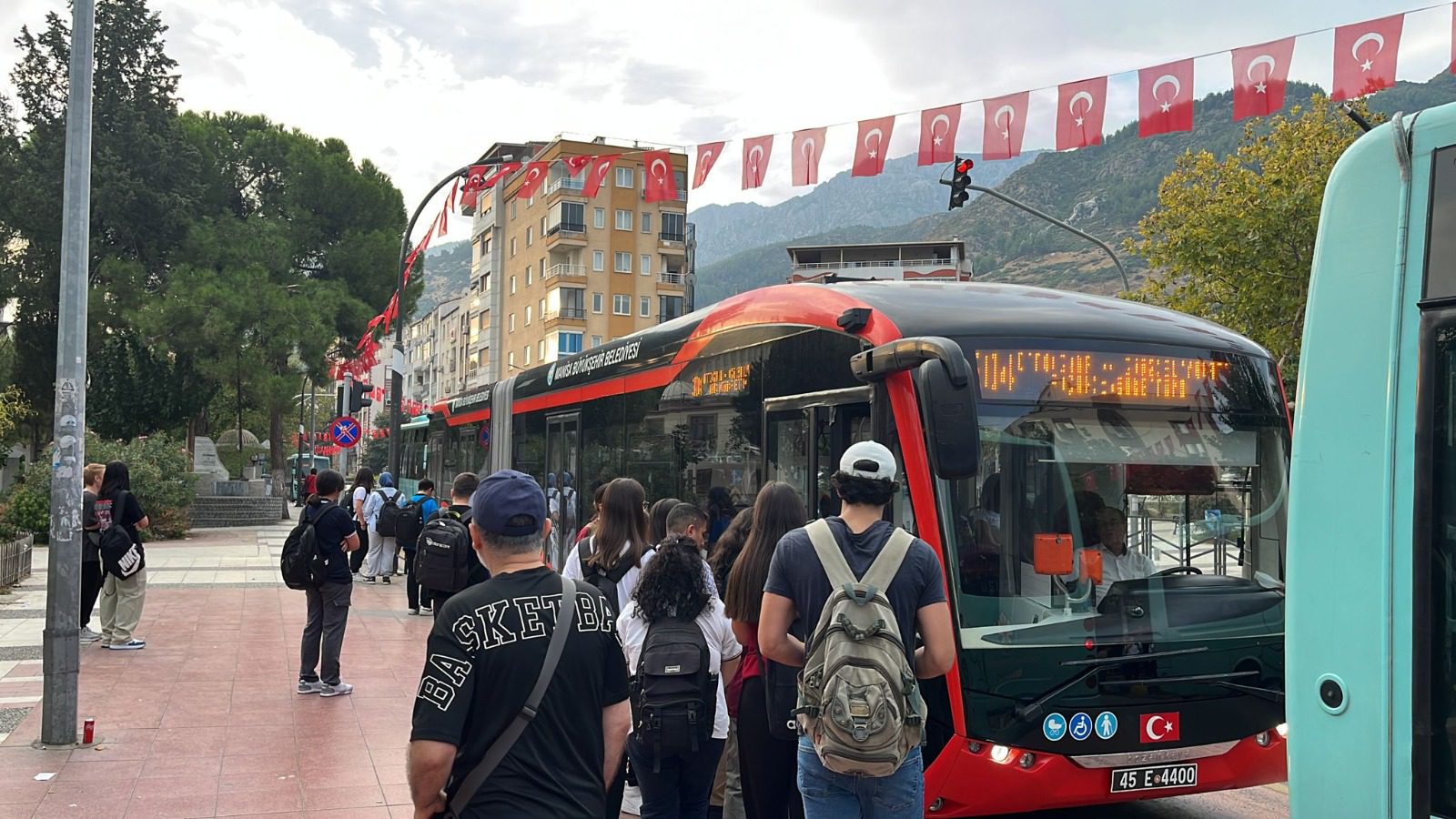 Manisa’da Trafik yoğunluğu denetlendi ek seferler düzenlendi