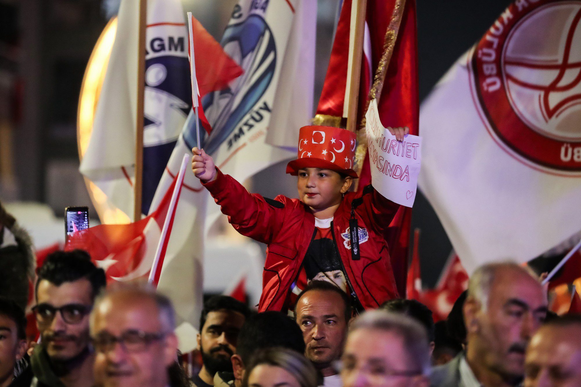 Aliağa’da Cumhuriyet Coşkusu Sokaklara Taştı