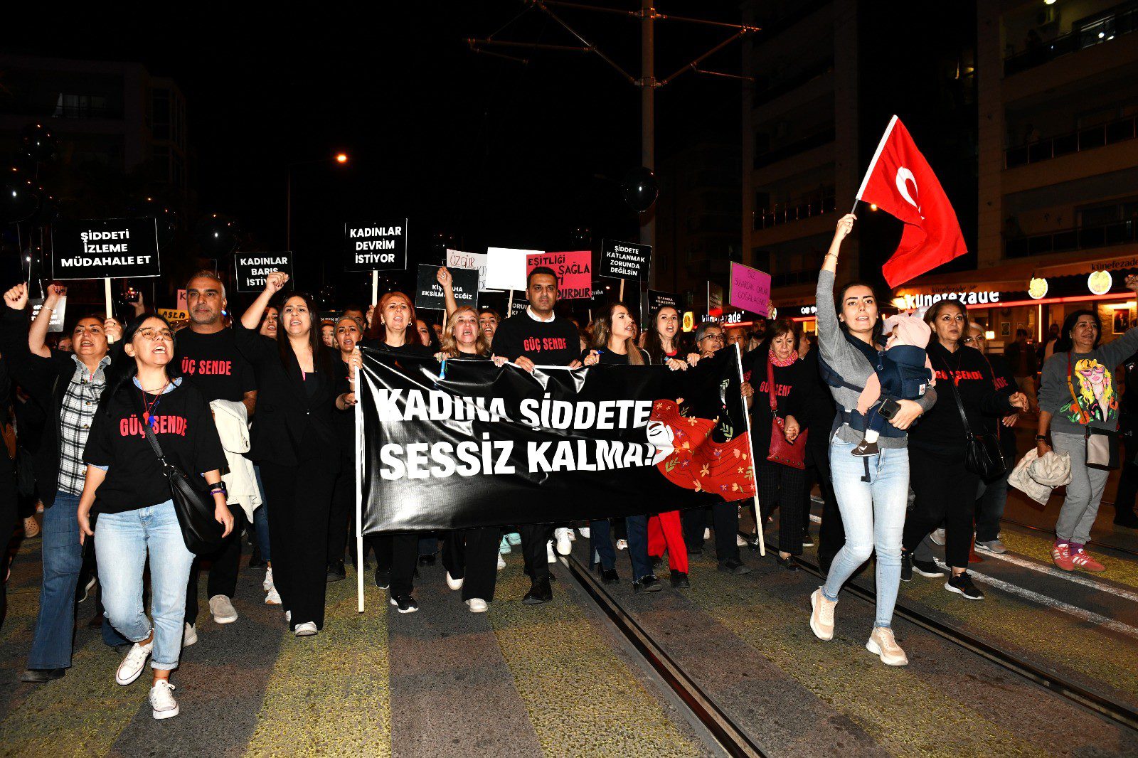 “Kırık Saçlar”  Çiğli’den Ses Yükseltti