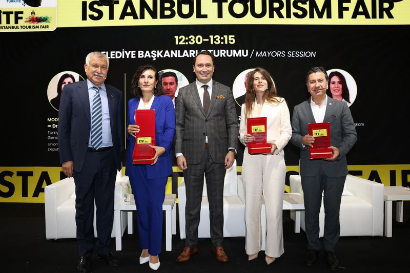 Başkan Lal Denizli İstanbul Turizm Fuarı’nda konuştu: Çeşme’yi deniz-kum-güneş olarak görüyorlar