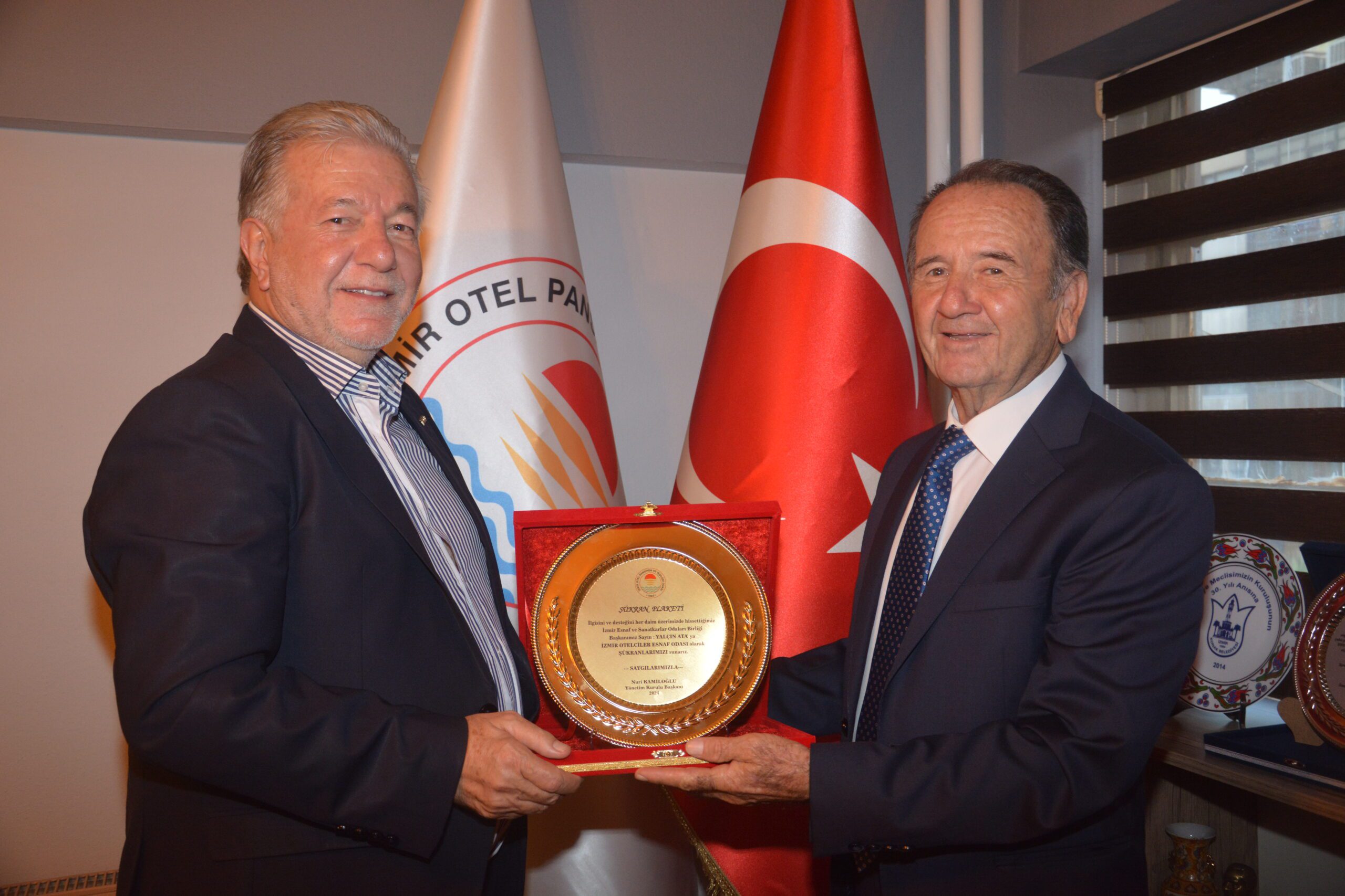 OTELCİLERDEN ATA’YA TEŞEKKÜR PLAKETİ…