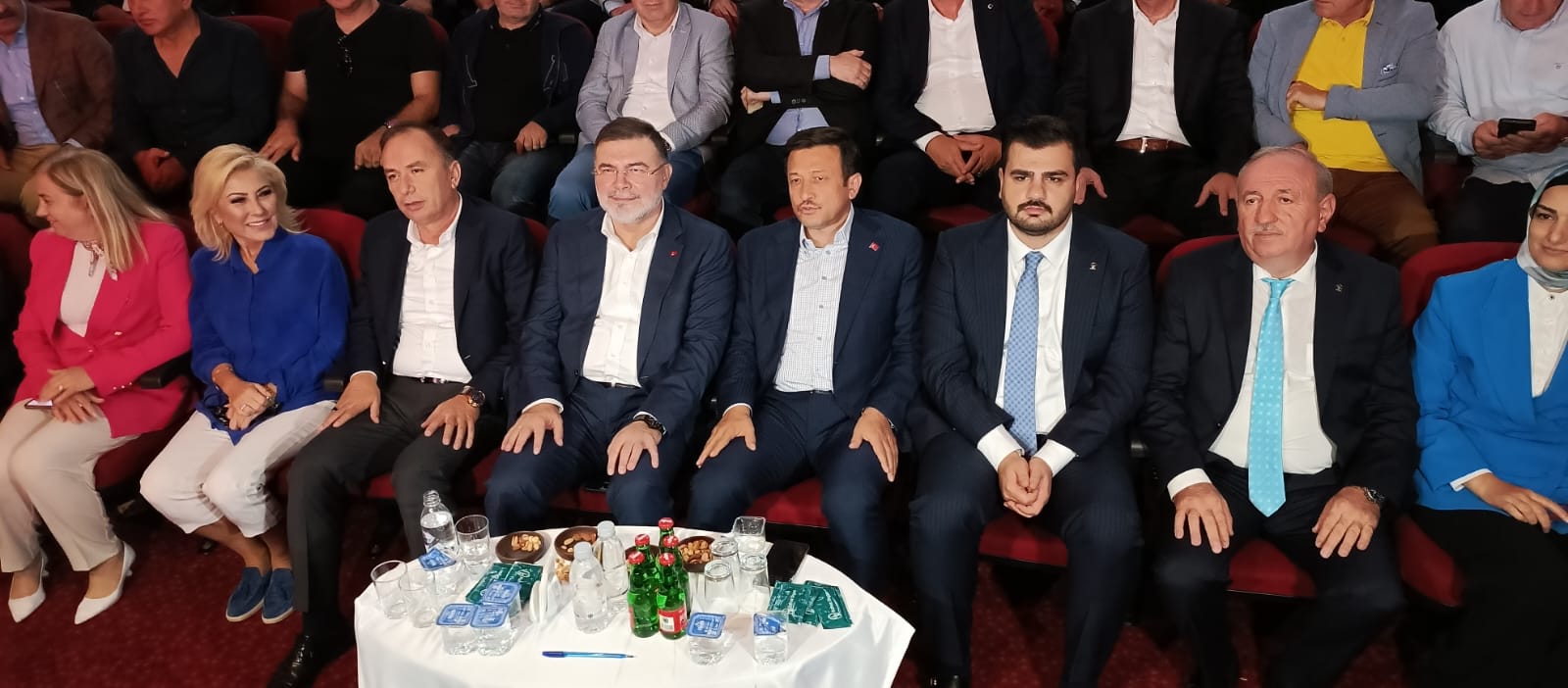 Ak parti Karabağlar kongresinde Hamza Dağ’dan ilginç soru “nerede hata yapıyoruz”