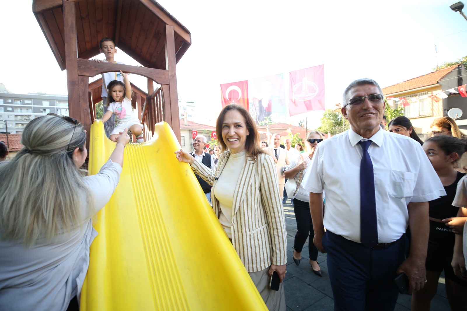 Karşıyaka Belediyesi 1 ayda 100’den fazla parkı bakıma aldı