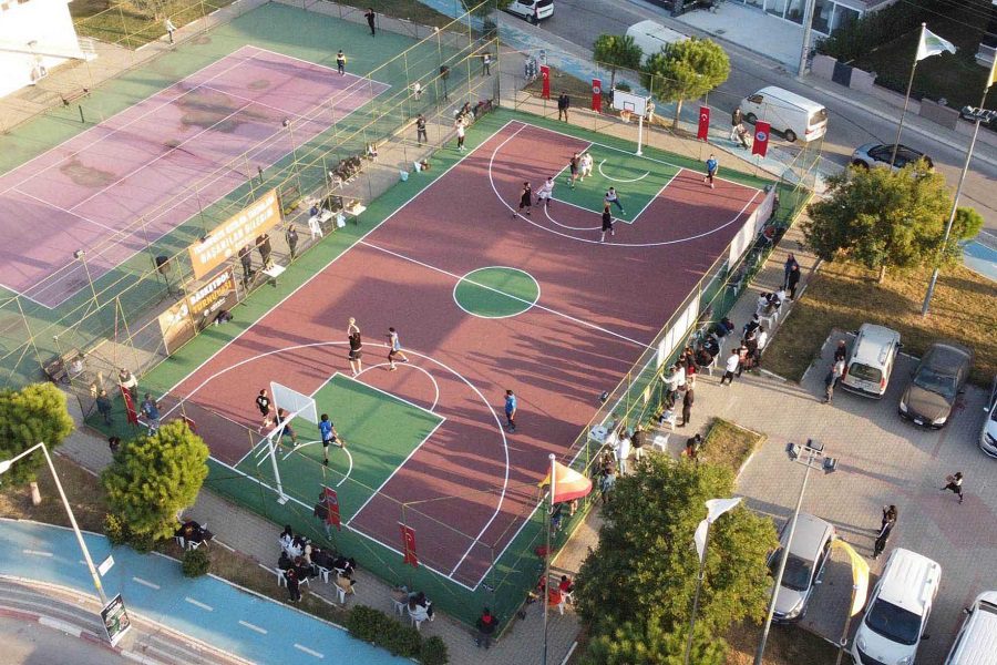 Menderes Belediyesi 3×3 Basketbol Turnuvası, kıyasıya mücadeleler sonunda sona erdi. Kazananlar ödülünü Menderes Belediye Başkanı İlkay Çiçek’ten aldı.