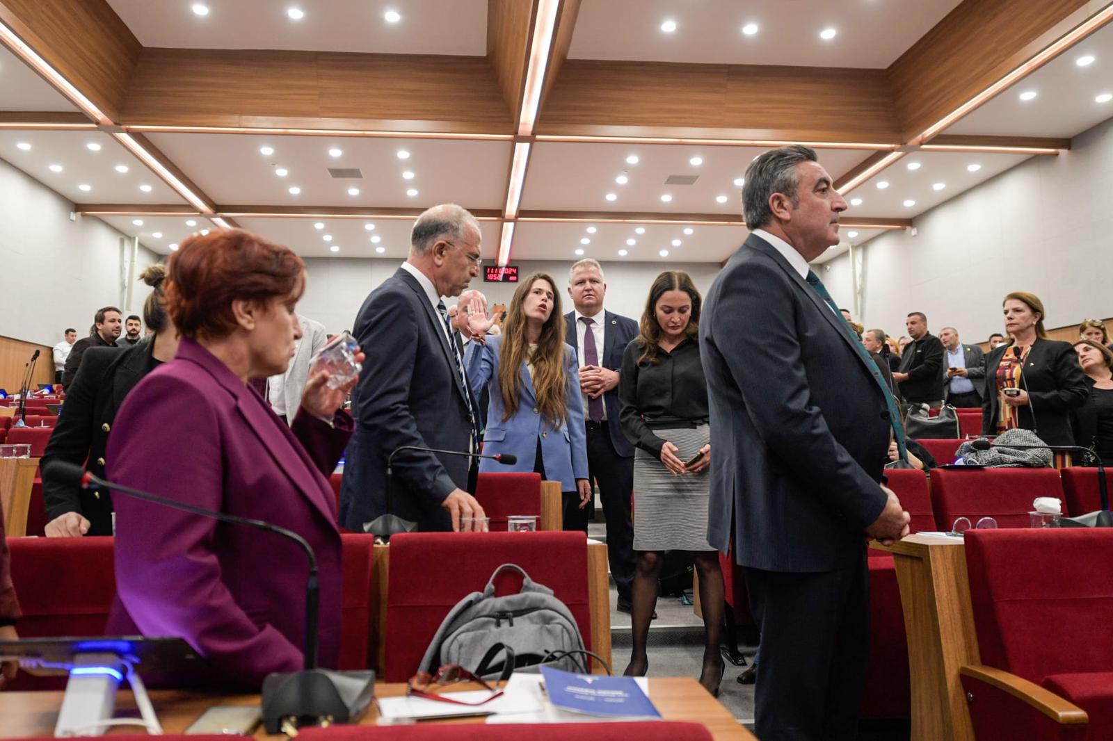 Büyükşehir meclisinde Aydemir protestosu: Aydemir “ben vatana ihanet etmedim”