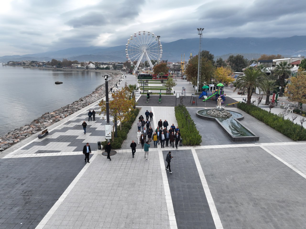 Akçay kordonunda büfeler kaldırıldı, çevre düzenleme çalışmaları başladı