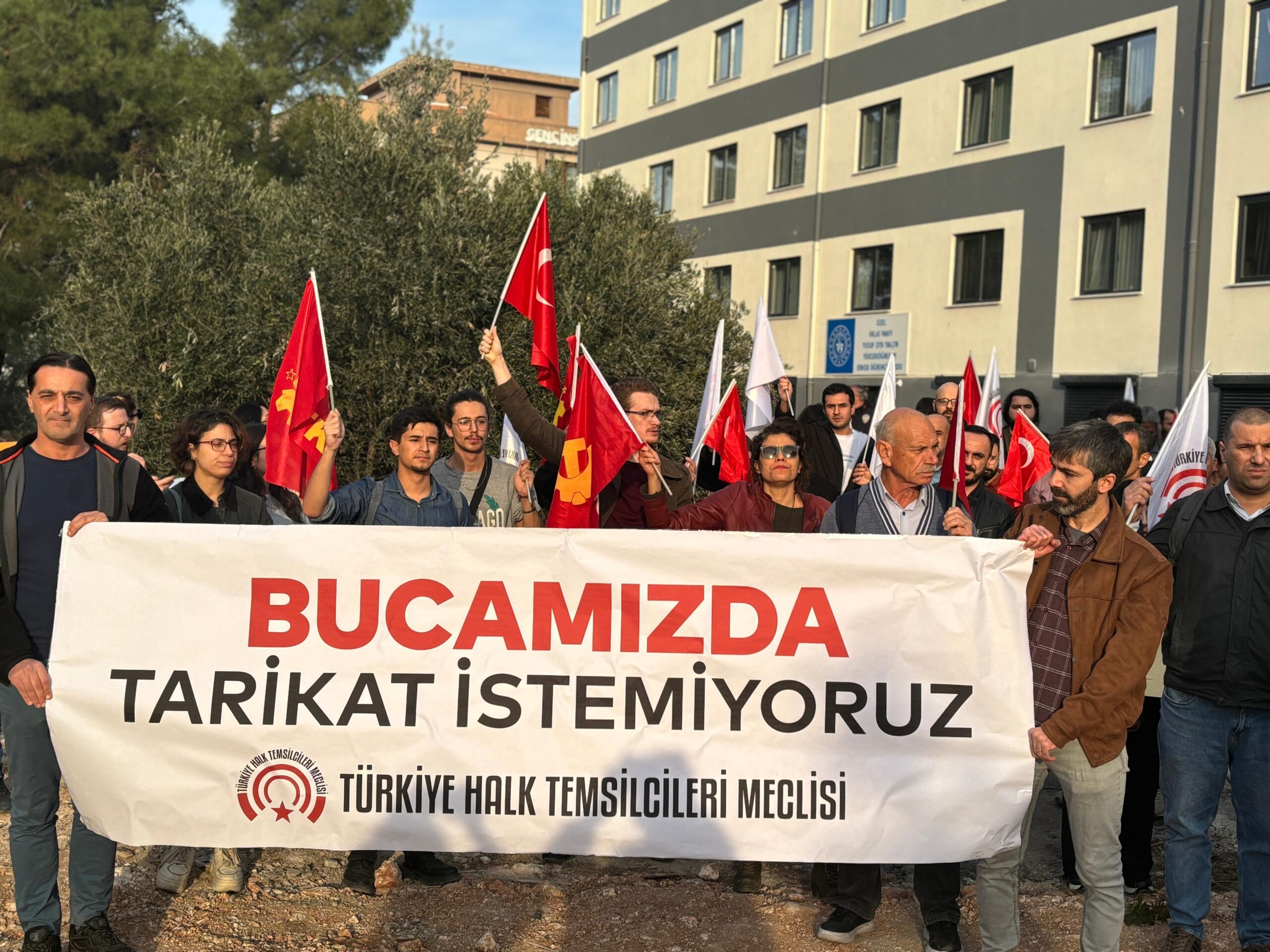 Türkiye Halk Temsilcileri Meclisi, Tarikat yurtlarına izin vermeyeceğiz