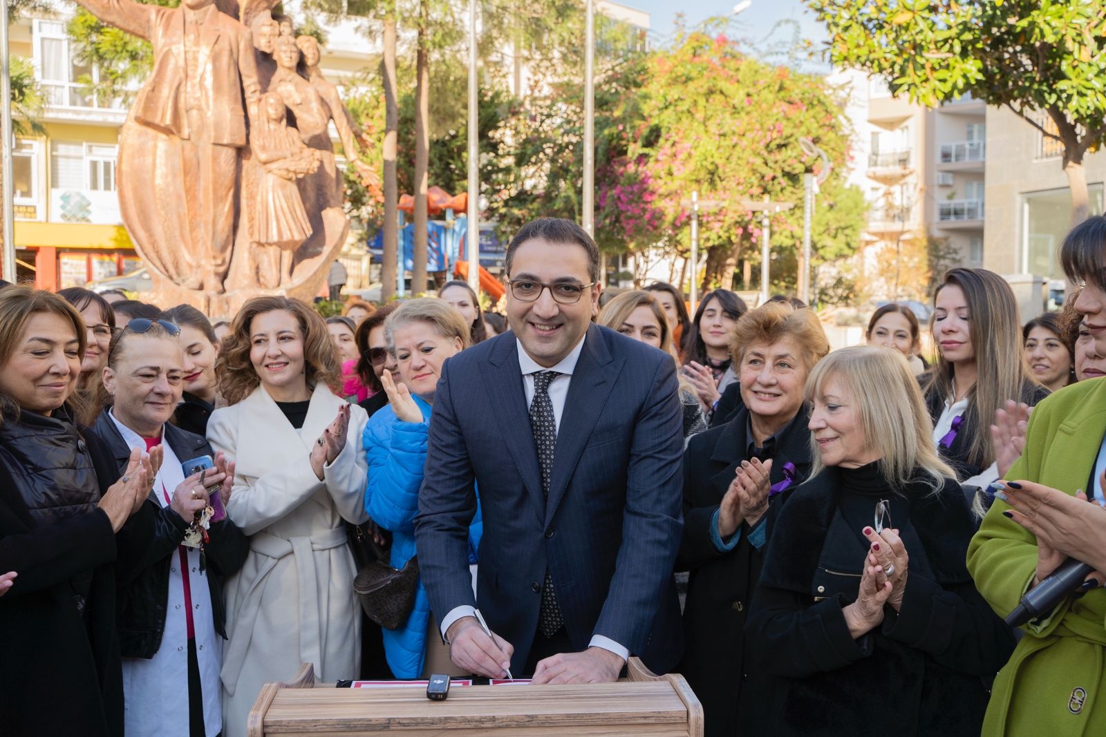 Balçova’dan kadın cinayetlerine tepki