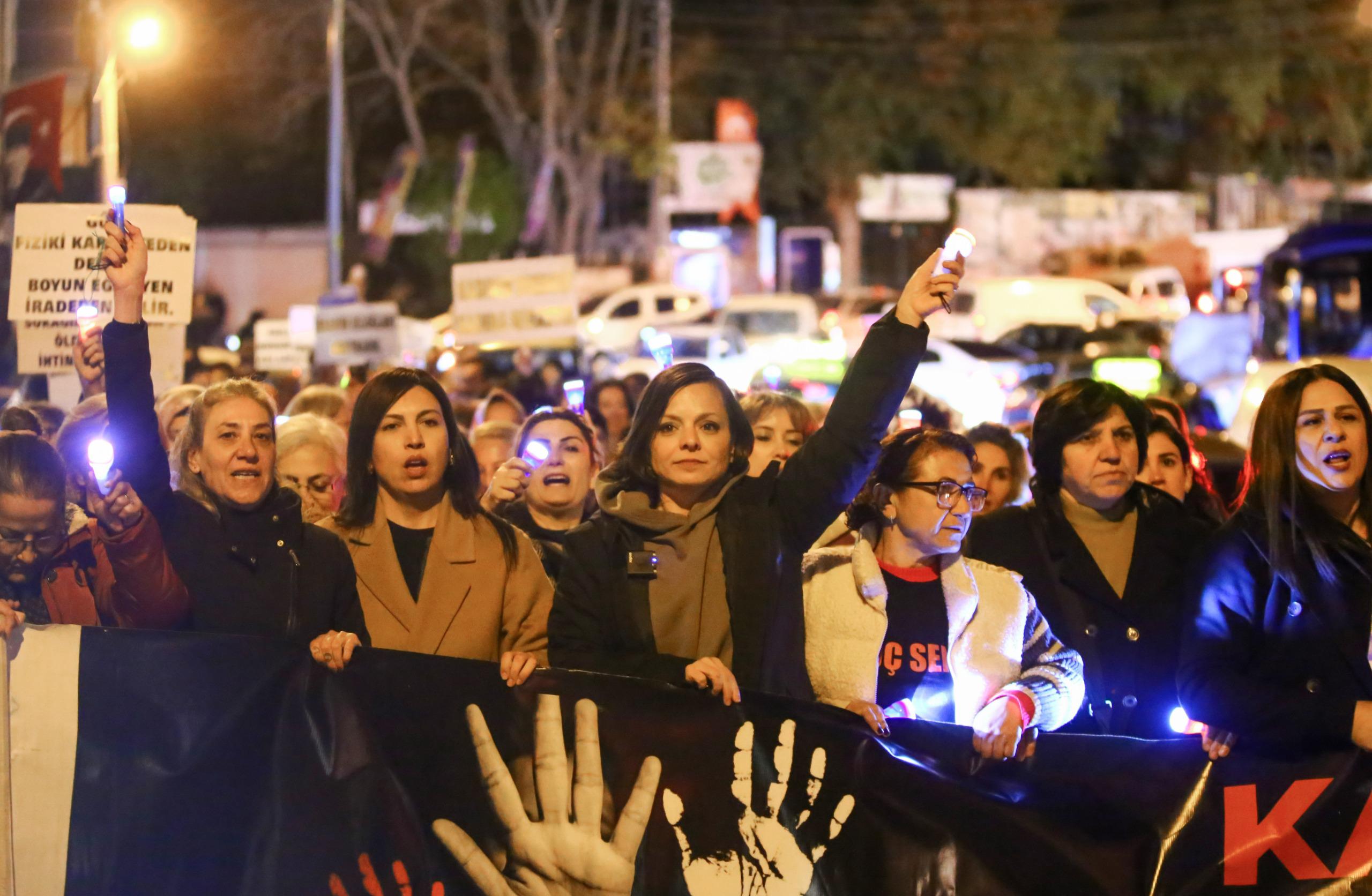 Karabağlar’da Kadınlar Şiddete Karşı Tek Yürek