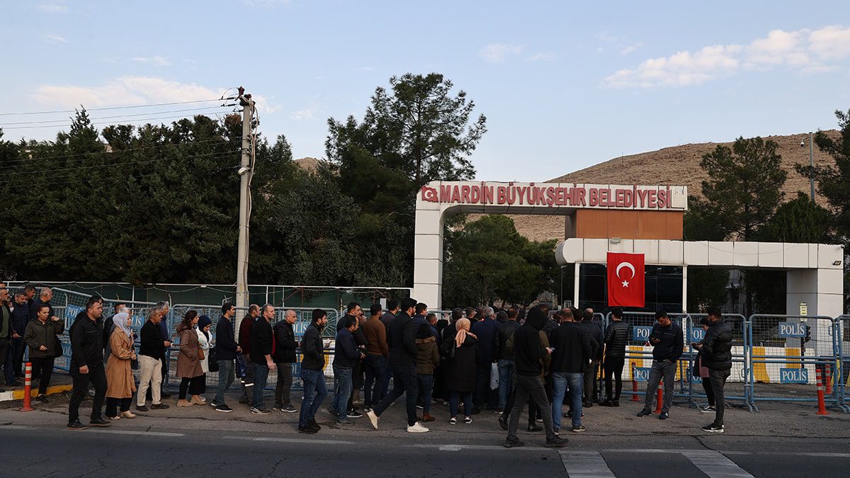 Üç belediyeye daha kayyum atandı