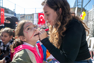 Çocuklar kadar aileleri de eğlendi