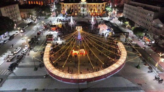 Büyükşehir, Manisa’yı yeni yıla hazırladı, caddeleri ışıl ışıl oldu