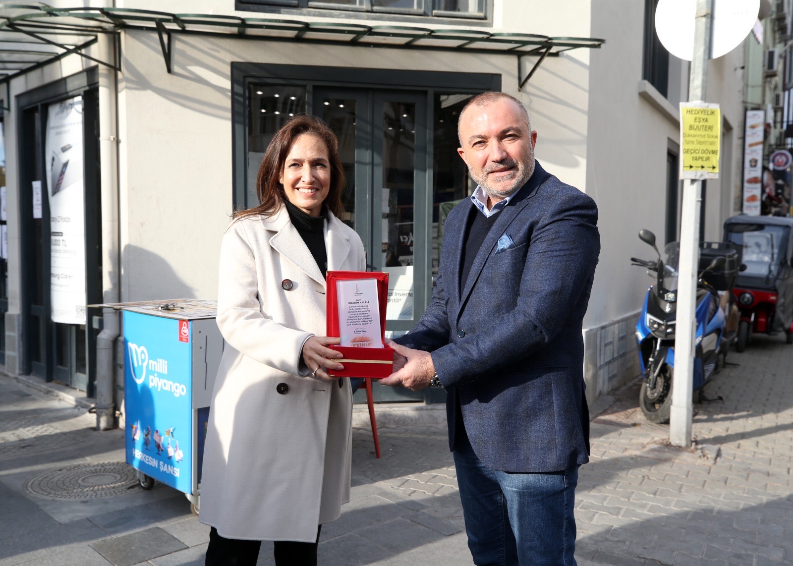 Karşıyaka Belediyesi’nden tarihi restorasyon projelerine teşekkür plaketi