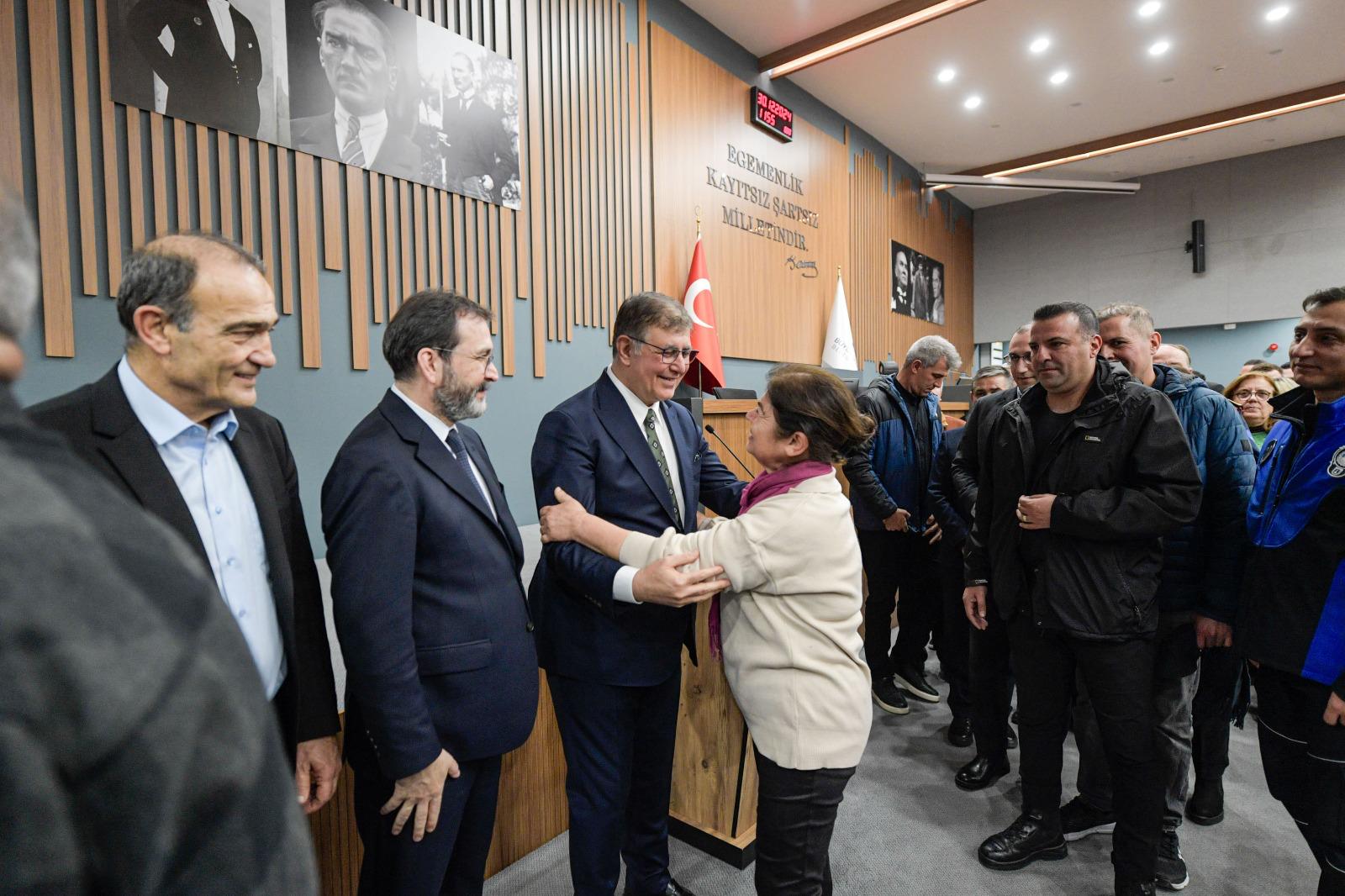 İzmir Büyükşehir Belediye Başkanı Dr. Cemil Tugay, İzmir Büyükşehir Belediyesi