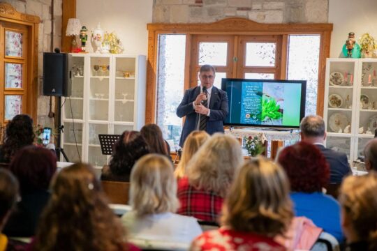 İzmir Büyükşehir Belediye Başkanı Dr. Cemil Tugay, Bademler Sanat Köyü’nde