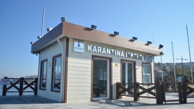 Tadilat çalışmaları için geçici olarak kapatılan Göztepe ve Karantina iskeleleri,