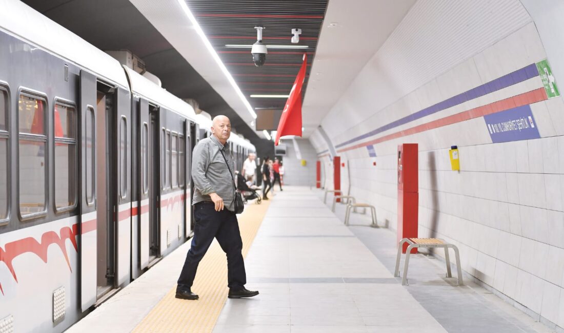 İzmir Büyükşehir Belediyesi yolcu yoğunluğunu dikkate alarak İzmir Metrosu’nun sefer