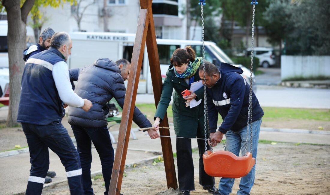 Karşıyaka Belediyesi’nin kendi öz kaynakları ile ürettiği ahşap çocuk oyun