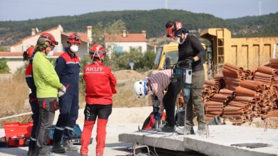 Urla Belediye Başkanı Selçuk Balkan, AKUT ile imzalanan iş birliği