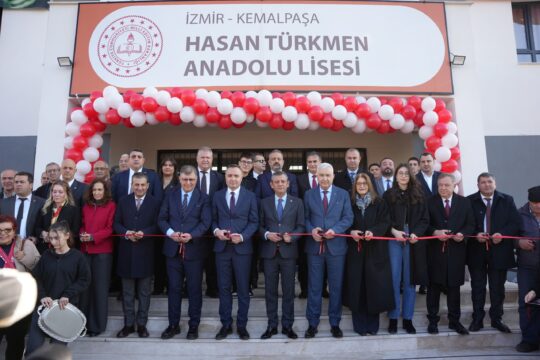 Cumhuriyet Halk Partisi Genel Başkanı Özgür Özel, Kemalpaşa Belediyesi tarafından