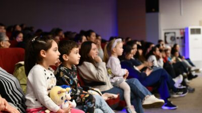 Çiğli Belediyesi, sömestr tatilinde çocuklara keyifli anlar yaşatmaya devam ediyor.