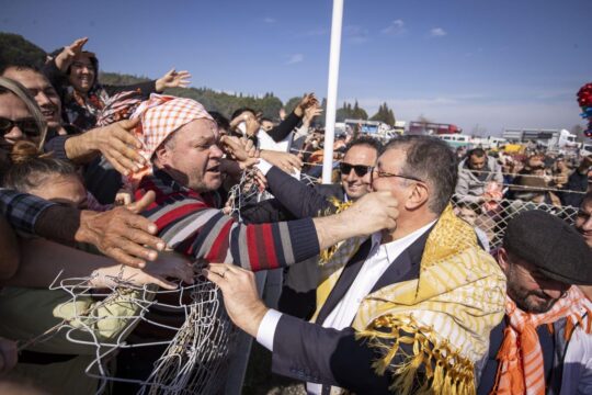 Torbalı'da 16. Geleneksel Deve Güreşleri Festivali'ne katılan İzmir Büyükşehir Belediye