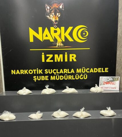 İzmir Narkotik şube müdürlüğünce yürütülen operasyon ile 4 kg uyuşturucu