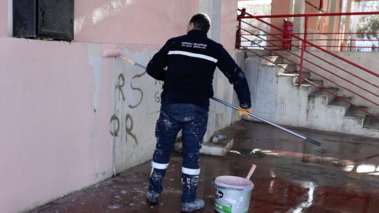 Bayraklı Belediyesi, ilçe genelinde süren bakım, onarım ve yenileme faaliyetleri